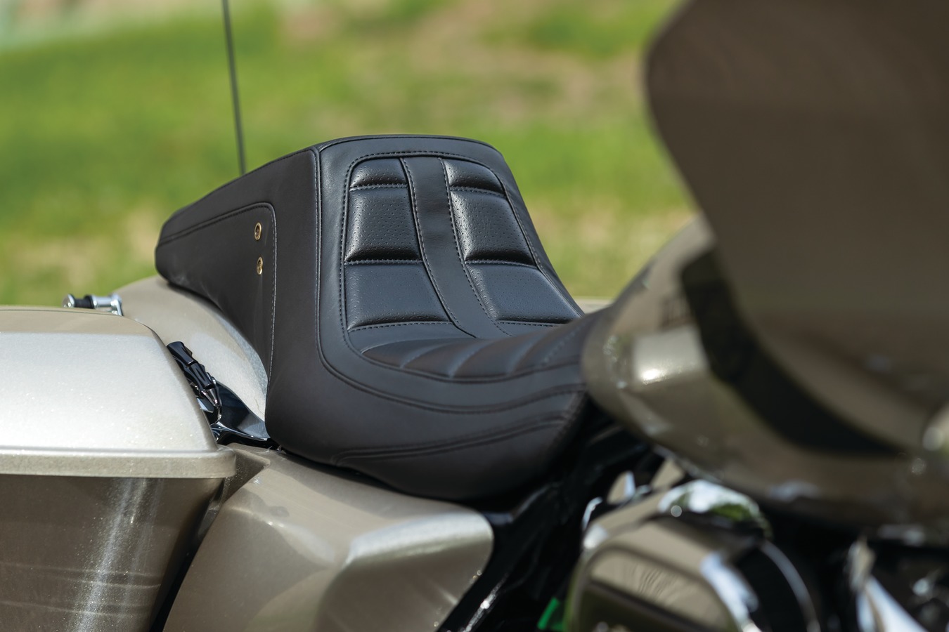 Squareback™ for Harley-Davidson FL Touring 2008-'21 | Motorcycle Seats ...